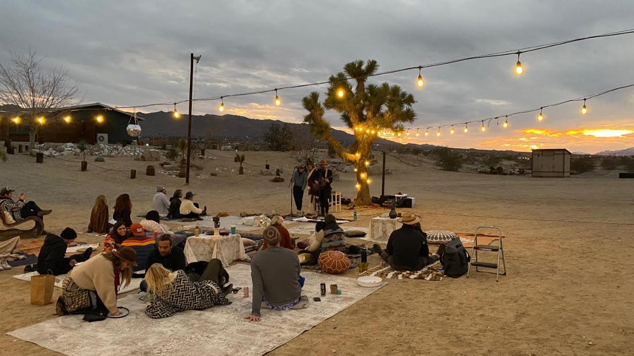 Sapphire Haven + Casita! Pool + Spa + Movie Theatre + 10 Min To Monument! Joshua Tree Bagian luar foto