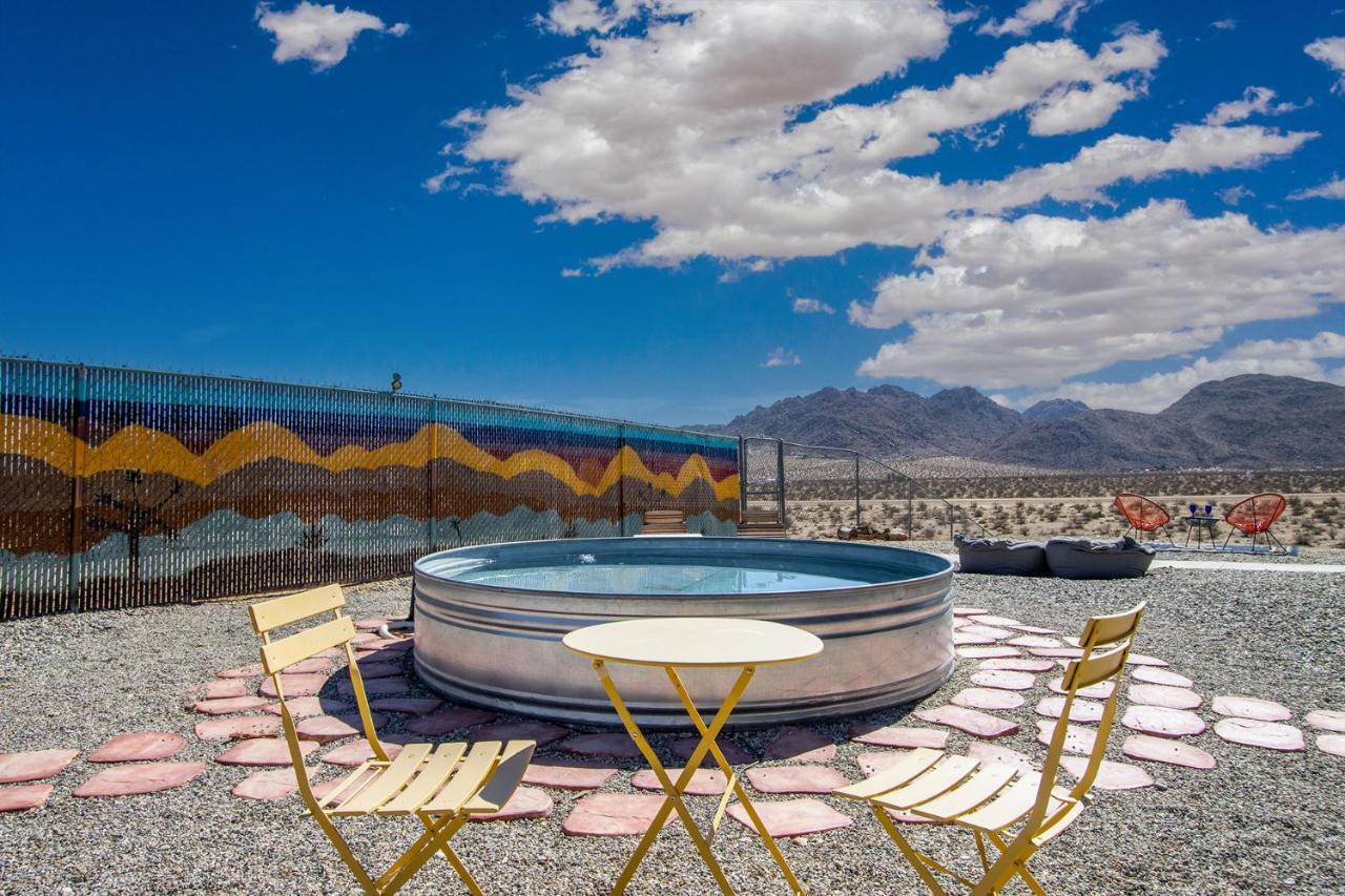 Sapphire Haven + Casita! Pool + Spa + Movie Theatre + 10 Min To Monument! Joshua Tree Bagian luar foto