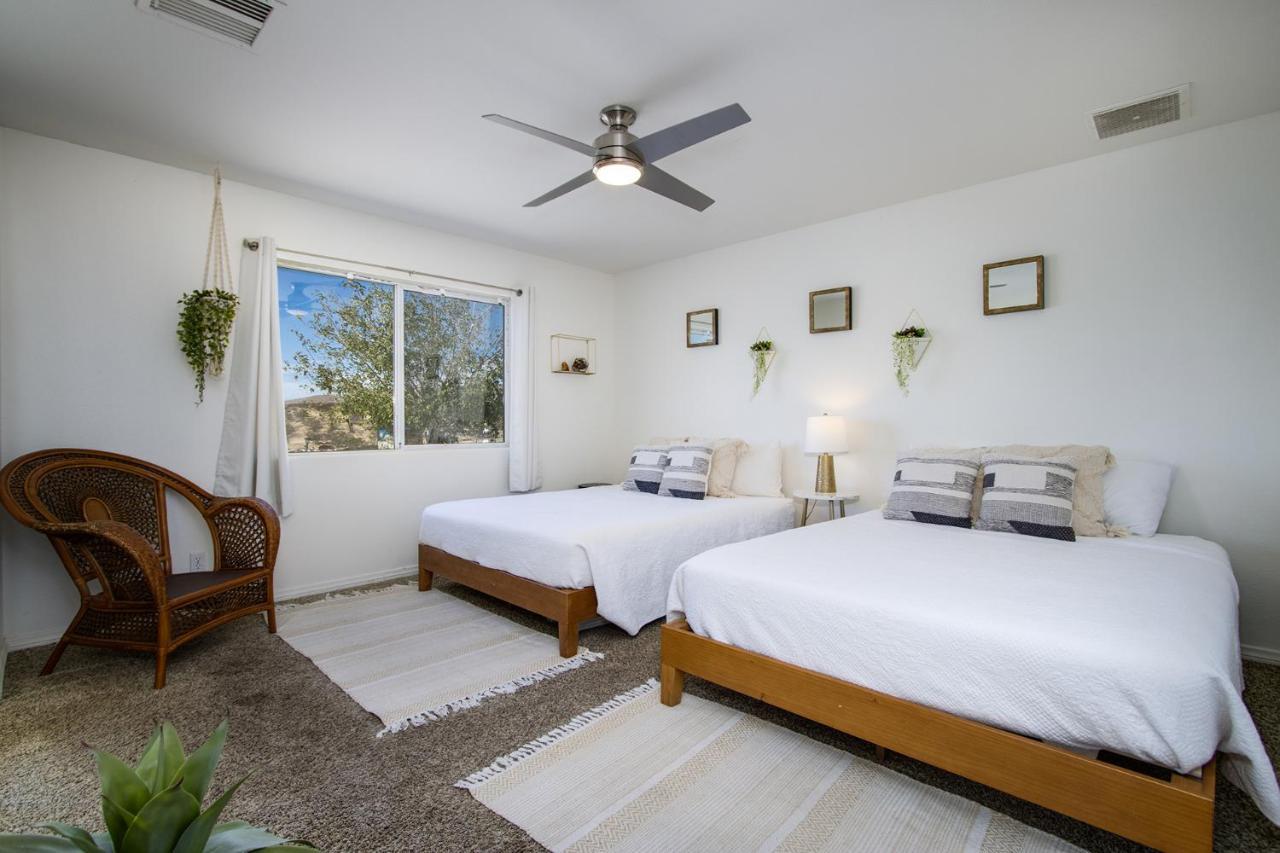 Sapphire Haven + Casita! Pool + Spa + Movie Theatre + 10 Min To Monument! Joshua Tree Bagian luar foto
