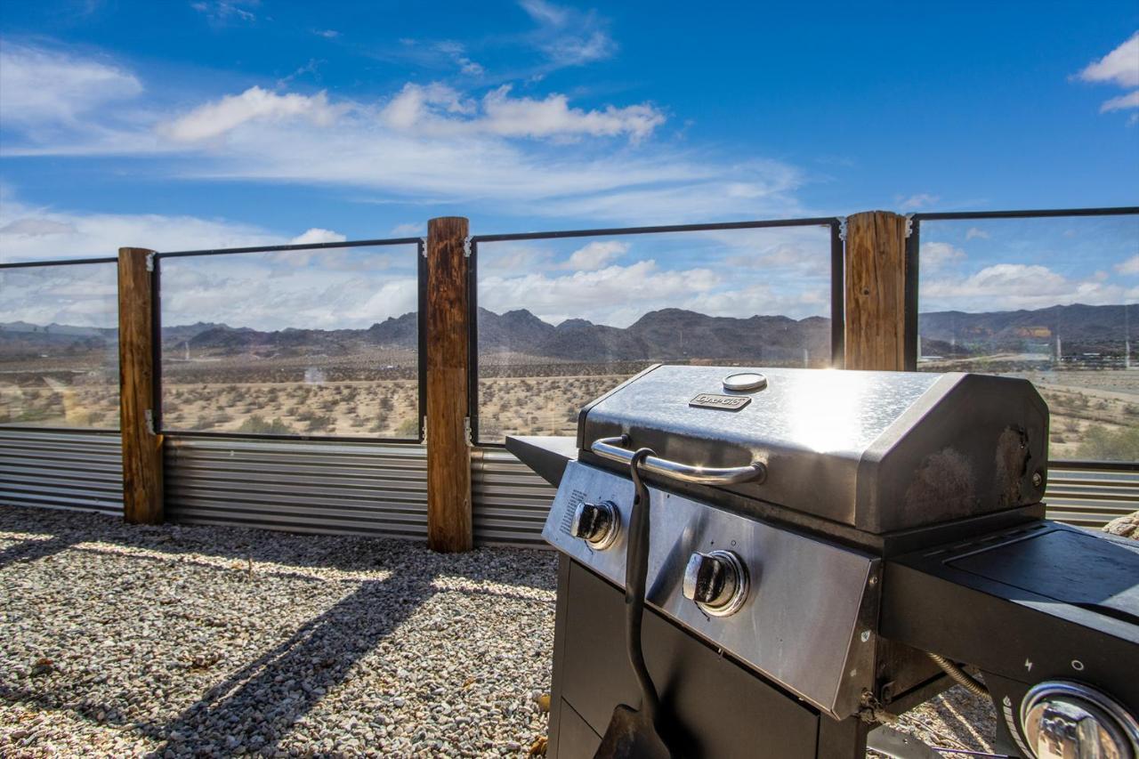 Sapphire Haven + Casita! Pool + Spa + Movie Theatre + 10 Min To Monument! Joshua Tree Bagian luar foto