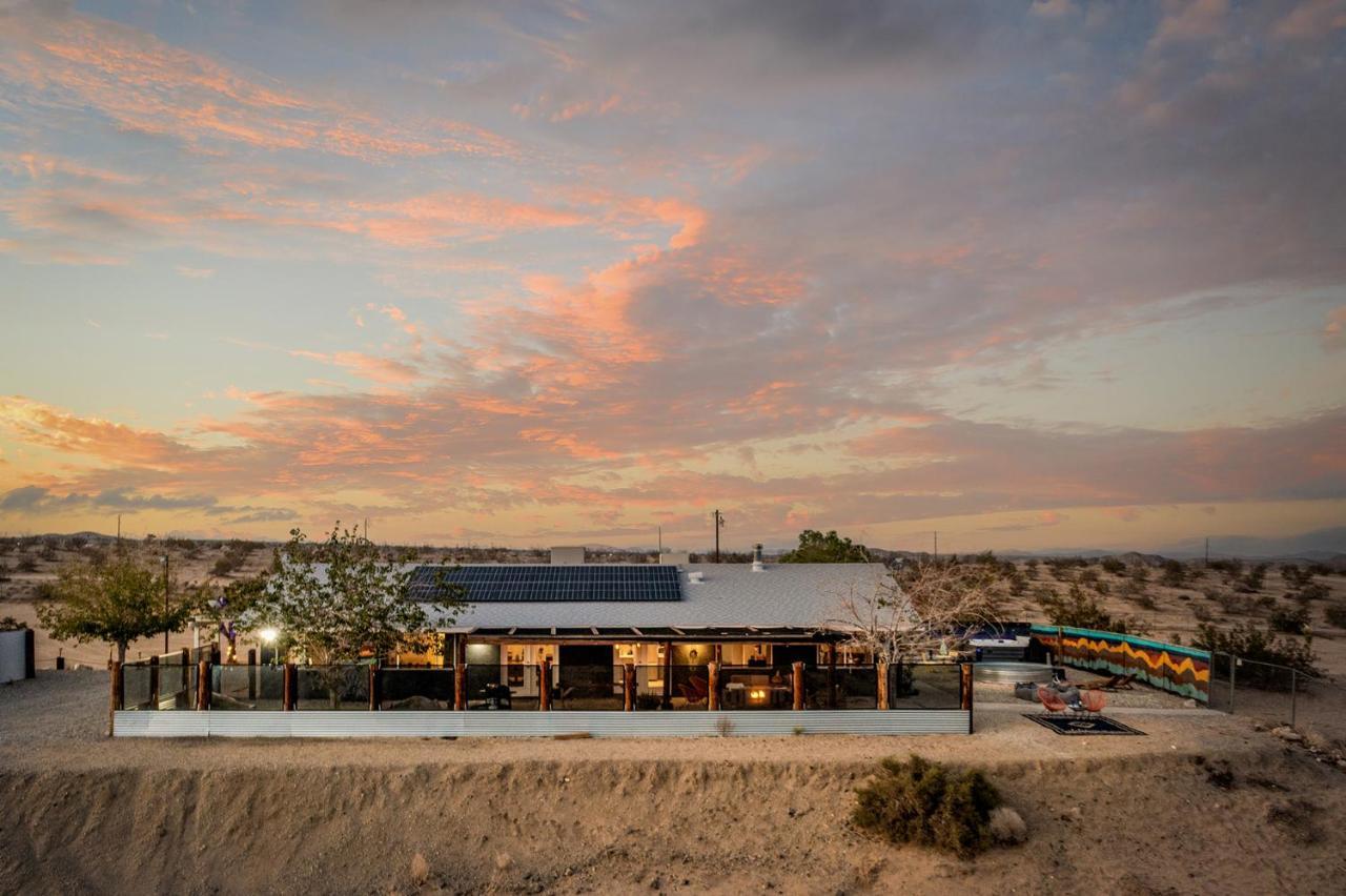Sapphire Haven + Casita! Pool + Spa + Movie Theatre + 10 Min To Monument! Joshua Tree Bagian luar foto