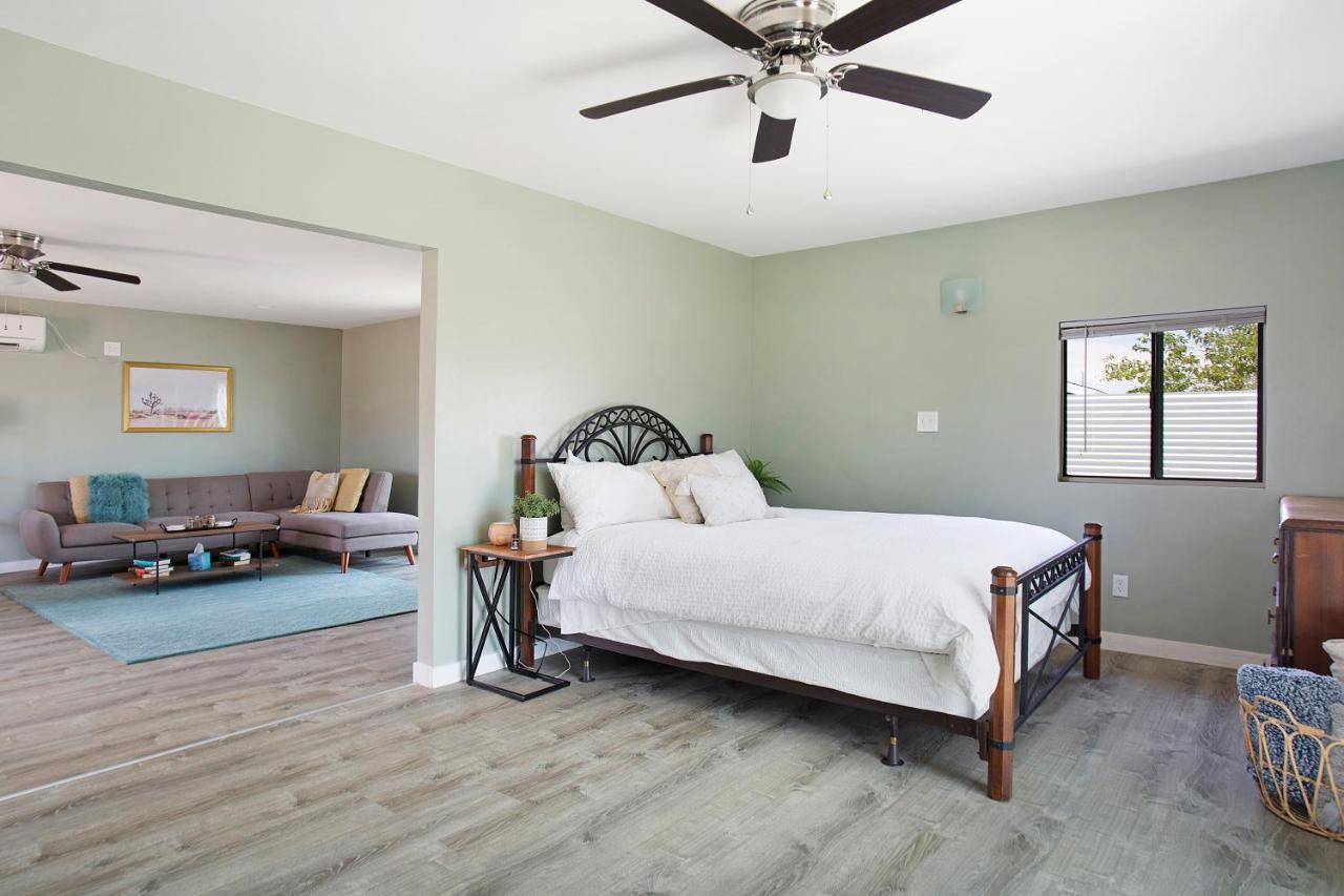 Sapphire Haven + Casita! Pool + Spa + Movie Theatre + 10 Min To Monument! Joshua Tree Bagian luar foto