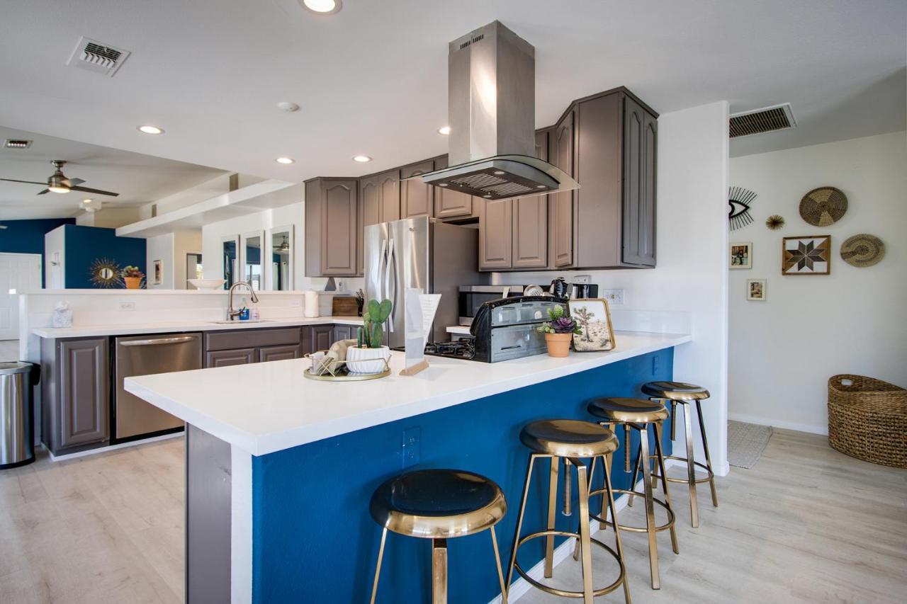 Sapphire Haven + Casita! Pool + Spa + Movie Theatre + 10 Min To Monument! Joshua Tree Bagian luar foto