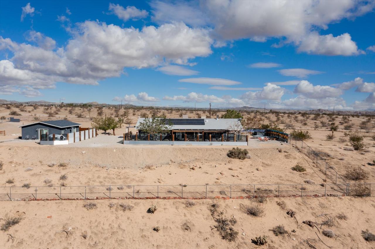 Sapphire Haven + Casita! Pool + Spa + Movie Theatre + 10 Min To Monument! Joshua Tree Bagian luar foto