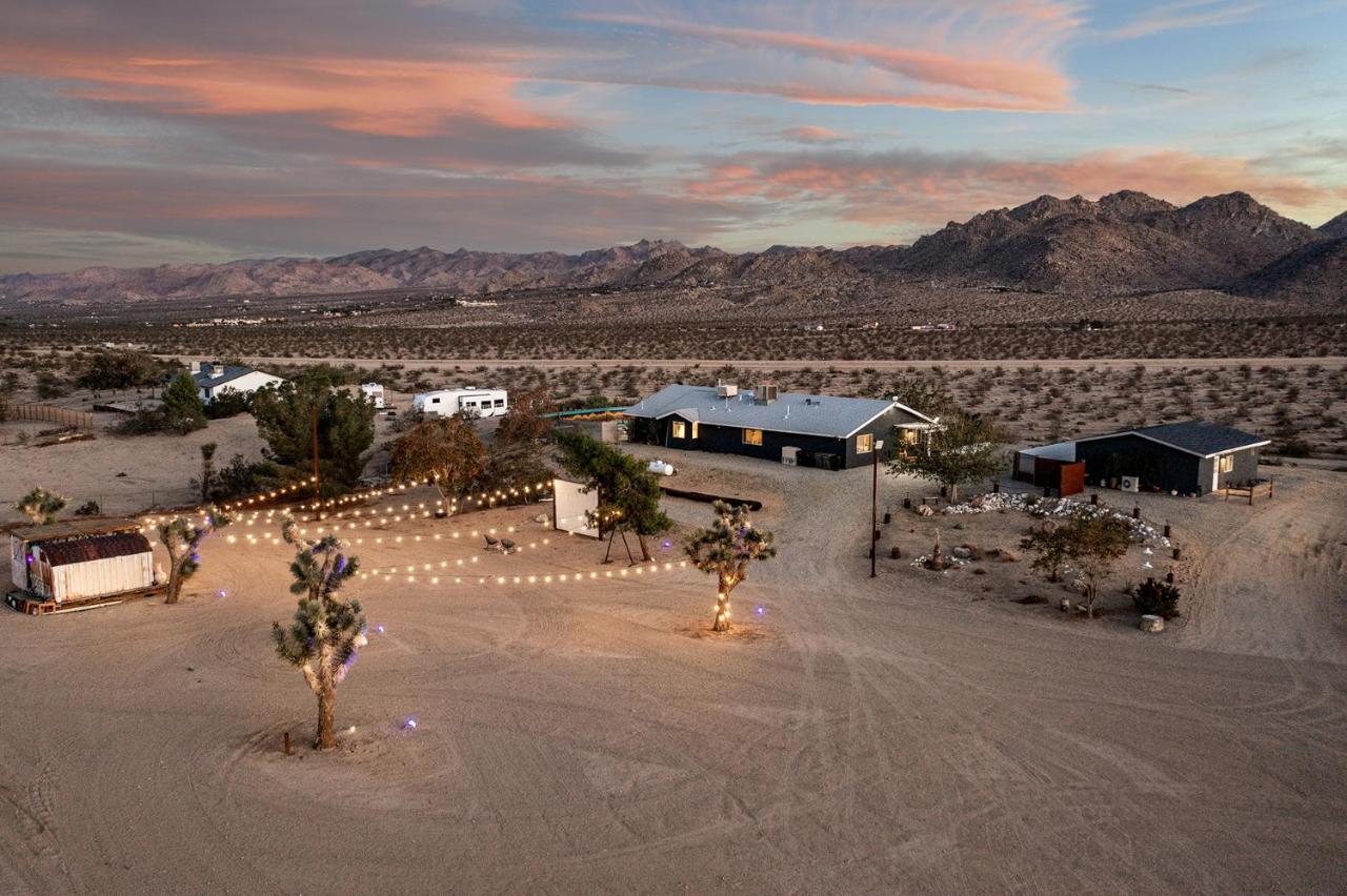 Sapphire Haven + Casita! Pool + Spa + Movie Theatre + 10 Min To Monument! Joshua Tree Bagian luar foto