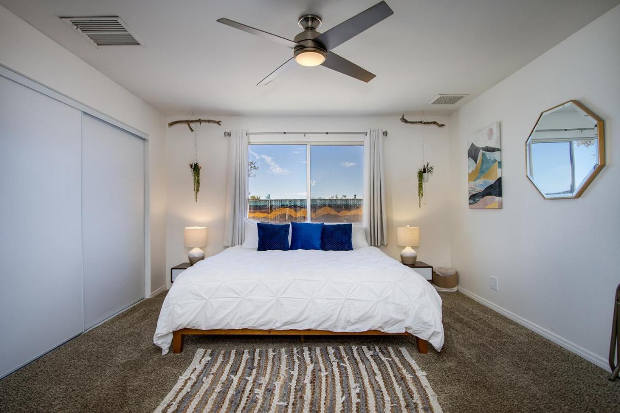 Sapphire Haven + Casita! Pool + Spa + Movie Theatre + 10 Min To Monument! Joshua Tree Bagian luar foto