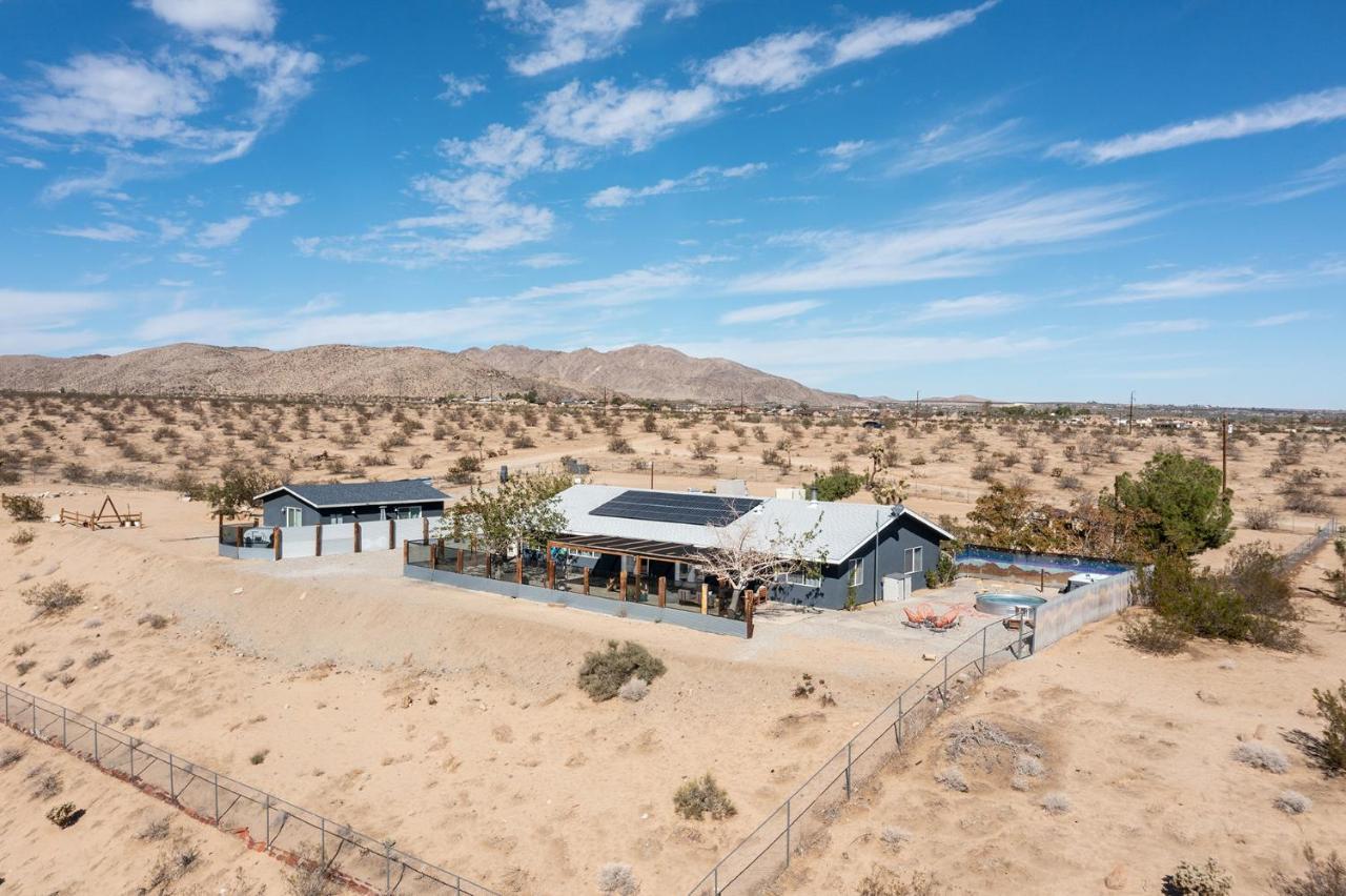 Sapphire Haven + Casita! Pool + Spa + Movie Theatre + 10 Min To Monument! Joshua Tree Bagian luar foto