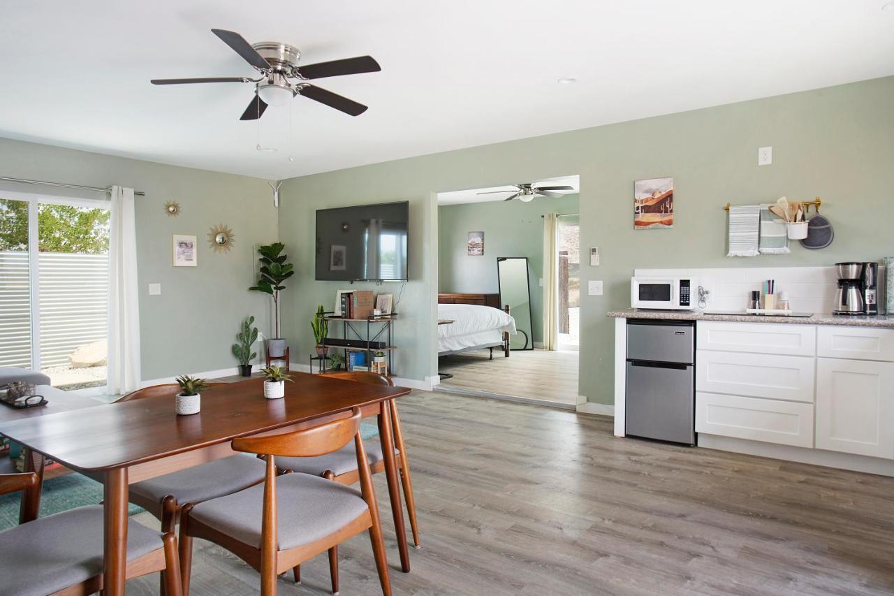 Sapphire Haven + Casita! Pool + Spa + Movie Theatre + 10 Min To Monument! Joshua Tree Bagian luar foto