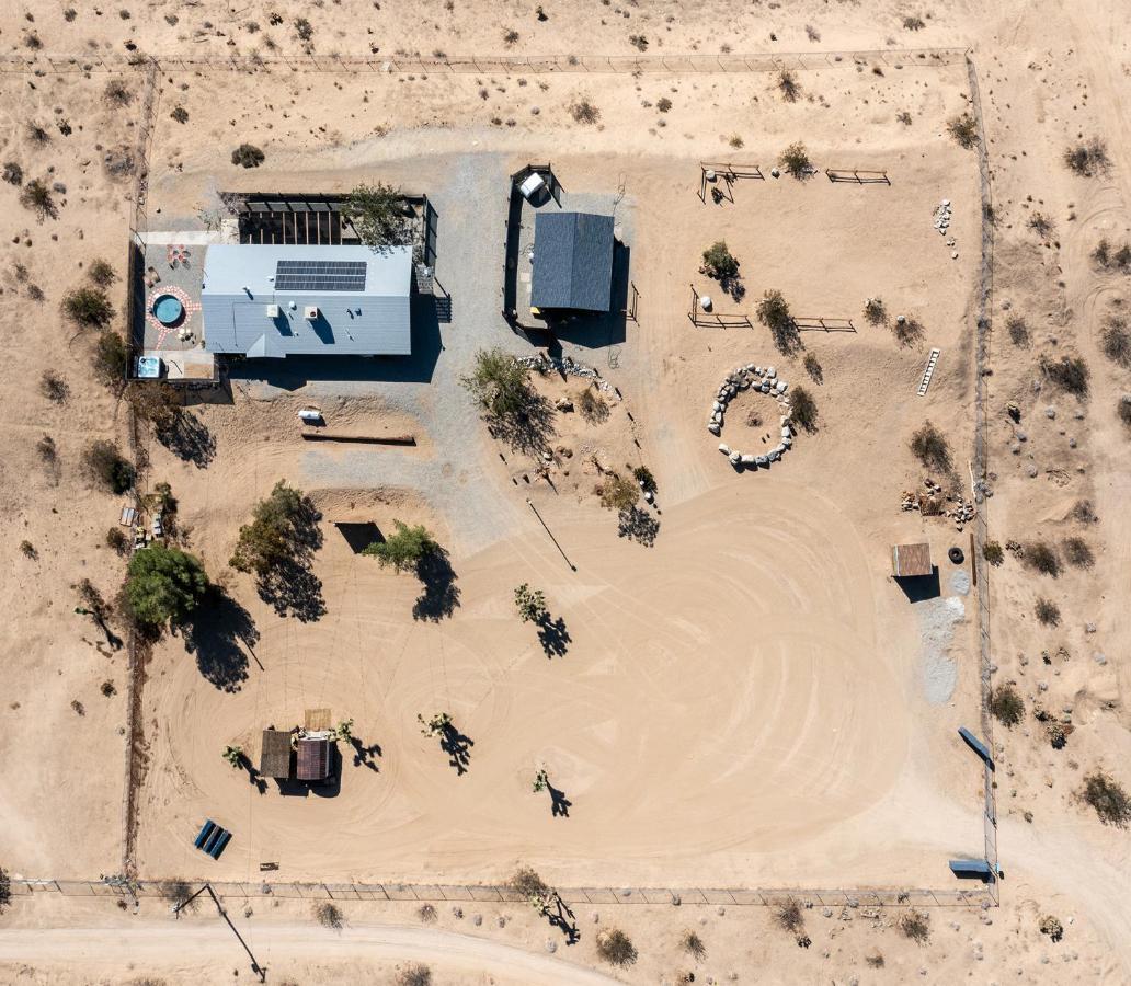 Sapphire Haven + Casita! Pool + Spa + Movie Theatre + 10 Min To Monument! Joshua Tree Bagian luar foto