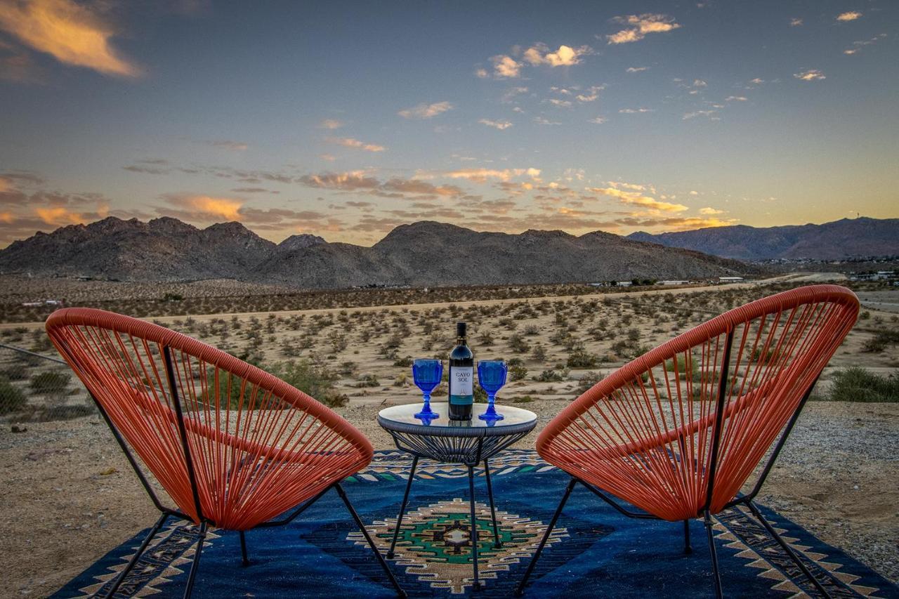 Sapphire Haven + Casita! Pool + Spa + Movie Theatre + 10 Min To Monument! Joshua Tree Bagian luar foto