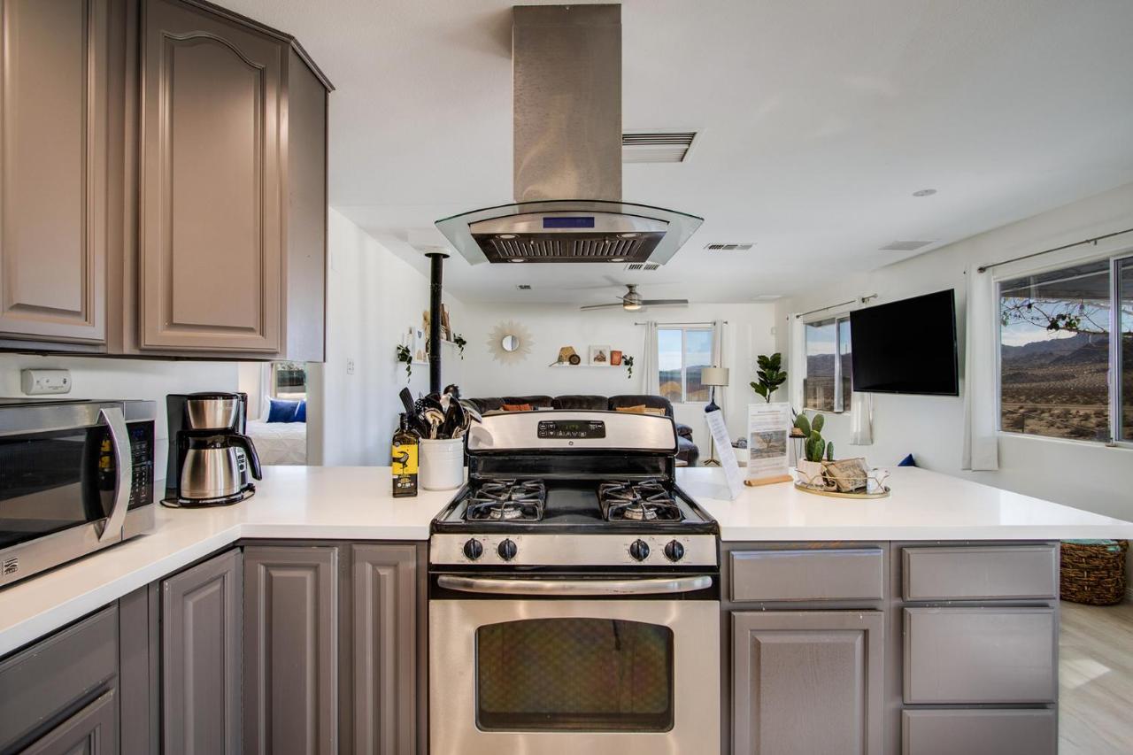 Sapphire Haven + Casita! Pool + Spa + Movie Theatre + 10 Min To Monument! Joshua Tree Bagian luar foto