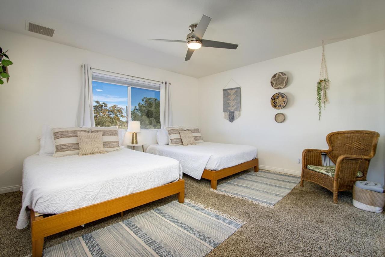 Sapphire Haven + Casita! Pool + Spa + Movie Theatre + 10 Min To Monument! Joshua Tree Bagian luar foto