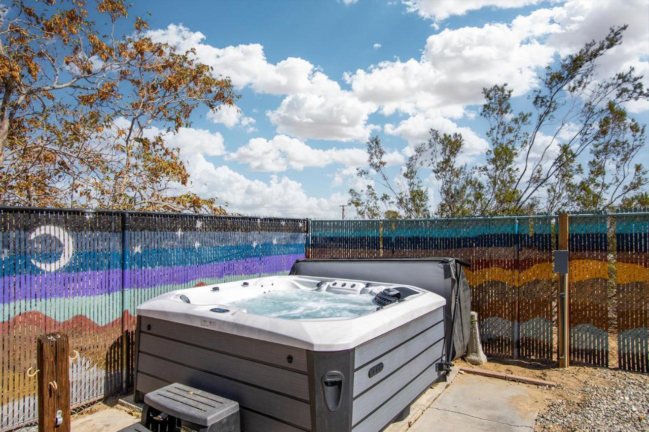 Sapphire Haven + Casita! Pool + Spa + Movie Theatre + 10 Min To Monument! Joshua Tree Bagian luar foto