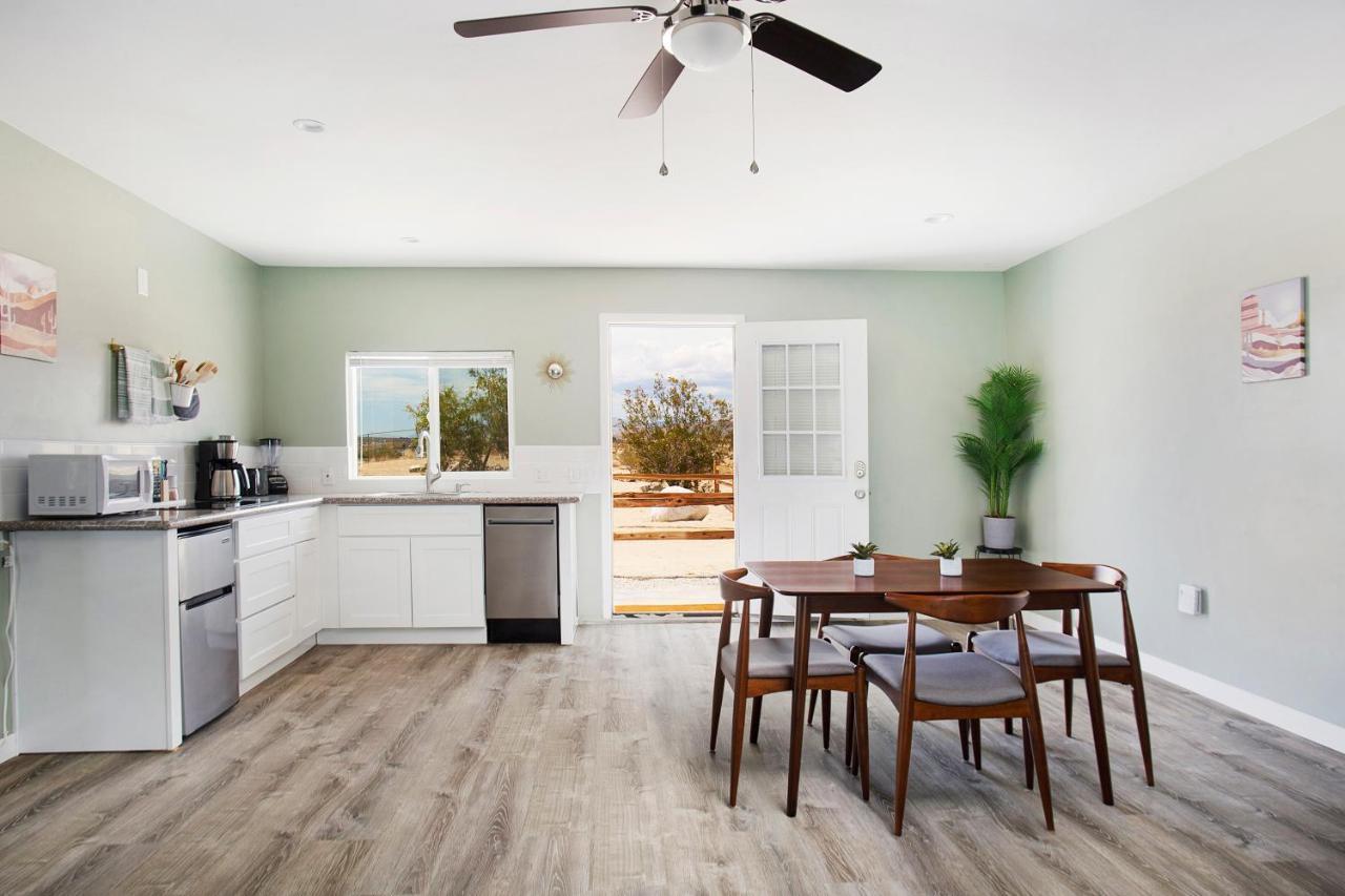 Sapphire Haven + Casita! Pool + Spa + Movie Theatre + 10 Min To Monument! Joshua Tree Bagian luar foto