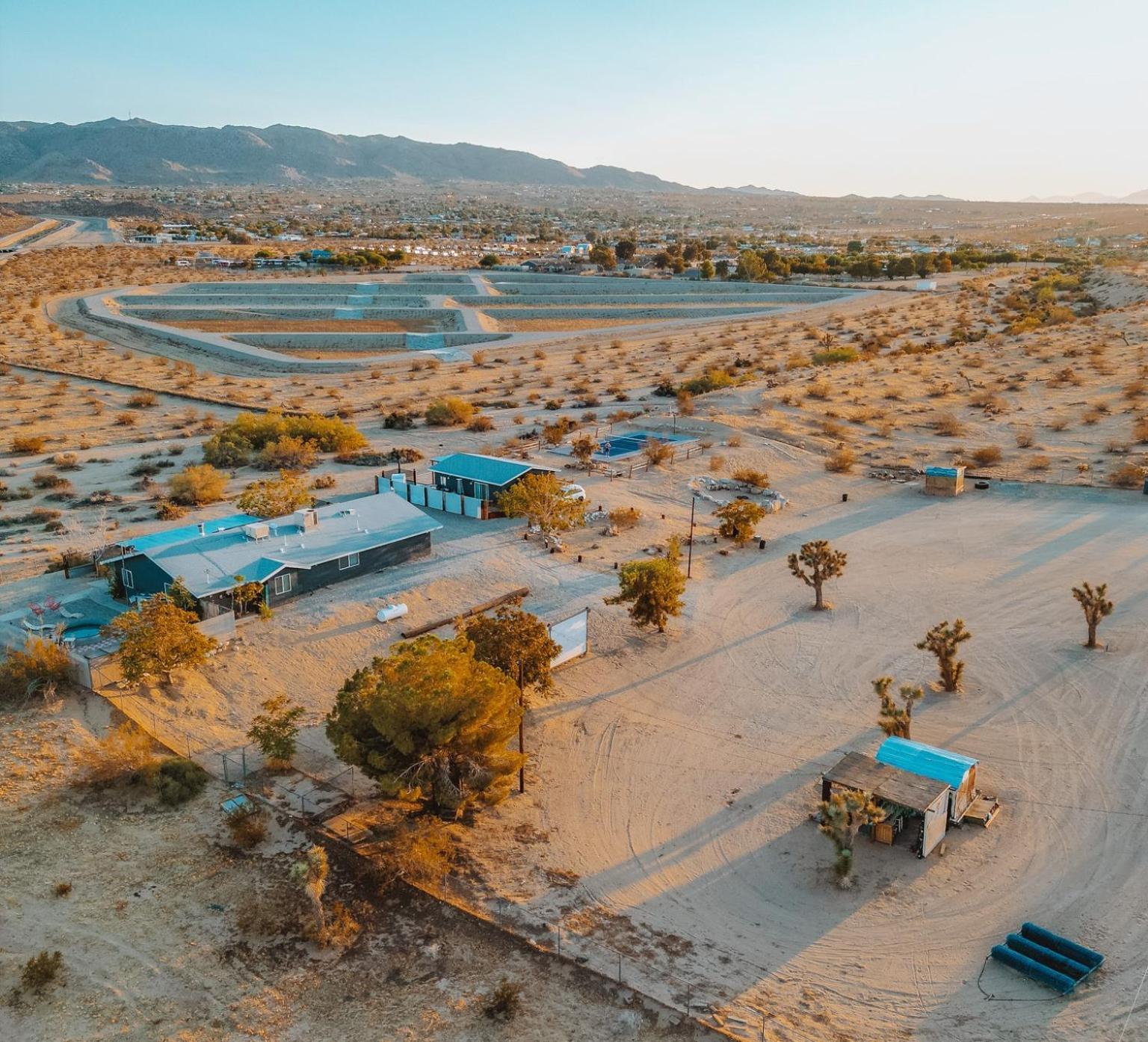 Sapphire Haven + Casita! Pool + Spa + Movie Theatre + 10 Min To Monument! Joshua Tree Bagian luar foto